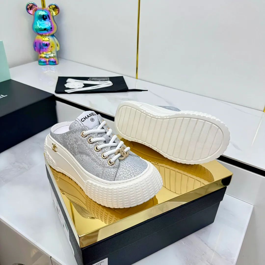👟👟Ex-factory price 620👟👟 Chanel bread shoes ~ original calfskin panda shoes Chanel 25C latest hot style panda black and white sports shoes casual sneakers Xiaoxiang hot item classic black and white panda color coco girls must pay Fabric: original custom mixed sheepskin lining: original imported breathable mesh lining outsole: Original molded rubber + TPU combination Size: Women's 35-41 👉 👉 👉